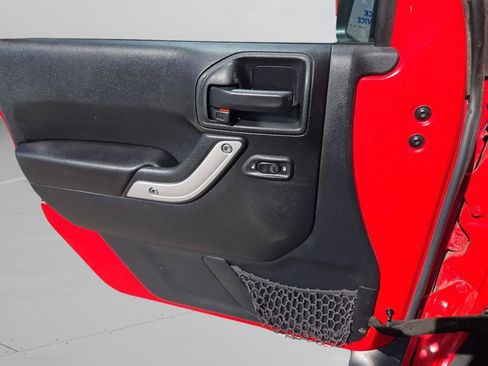 Used 2016 Jeep Wrangler Unlimited Sahara w/ Connectivity Group image 34