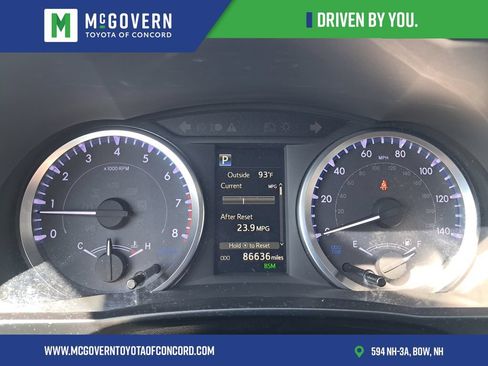Used 2019 Toyota Highlander Plus AWD/4WD image 29