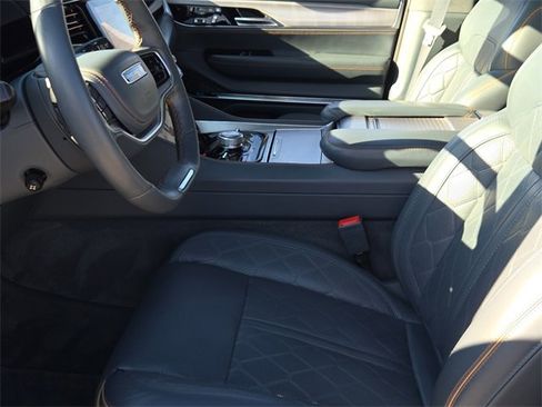 Used 2022 Jeep Grand Wagoneer Series III image 19