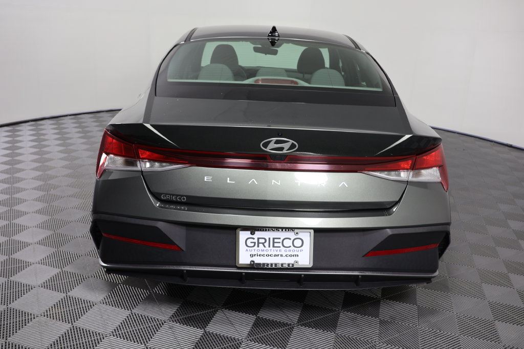 Used 2024 Hyundai Elantra SEL FWD image 7