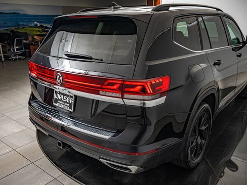 Used 2024 Volkswagen Atlas SE w/ Black Wheel Package FWD image 16