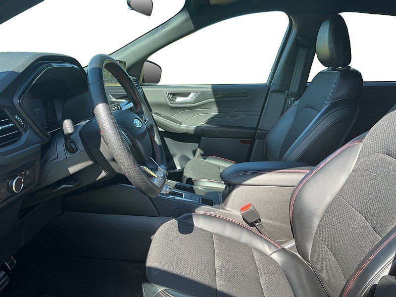 Used 2024 Ford Escape ST-Line w/ Tech Pack #1 FWD image 9