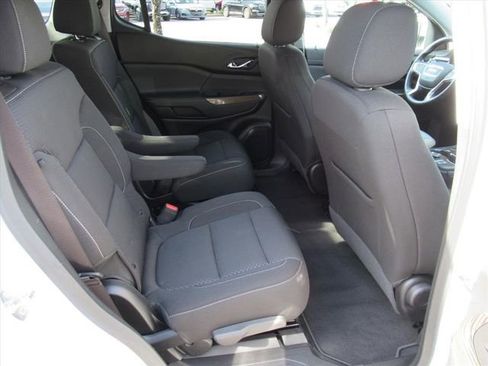 Used 2023 GMC Acadia SLE w/ Driver Convenience Package image 28