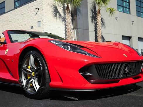 Used 2022 Ferrari 812 GTS image 11