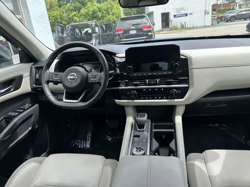 Used 2023 Nissan Pathfinder SL w/ Black Appearance Package AWD/4WD image 26
