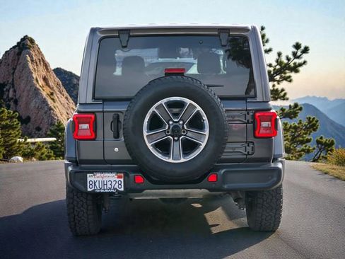 Used 2019 Jeep Wrangler Unlimited Sahara image 6