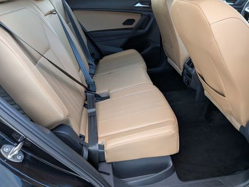 Used 2024 Volkswagen Tiguan SE w/ Panoramic Sunroof Package image 27