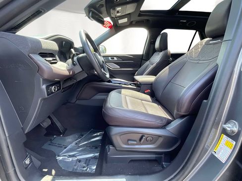 Used 2025 Ford Explorer Platinum w/ LUX Leather Package AWD/4WD image 16