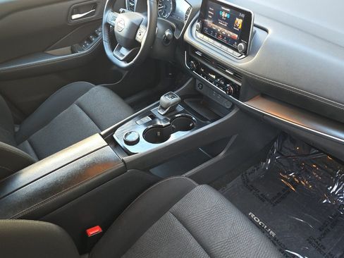 Used 2025 Nissan Rogue SV AWD/4WD image 18