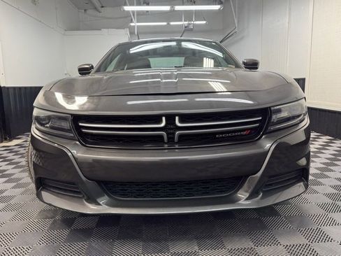 Used 2017 Dodge Charger SE w/ Popular Equipment Group image 2