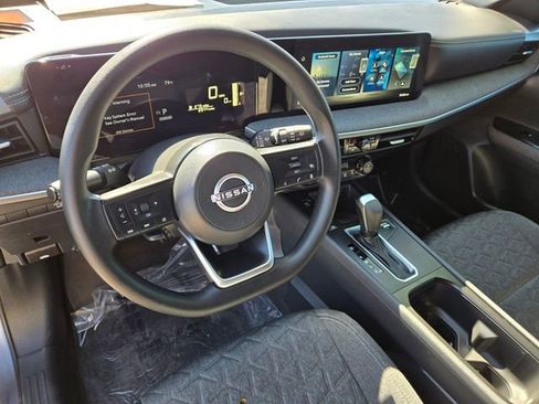 Used 2026 Nissan Kicks SV image 9