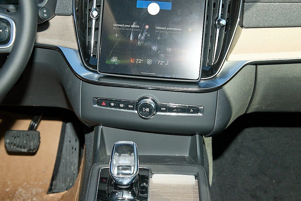 New 2026 Volvo XC90 B6 Plus w/ Protection Package Premier AWD/4WD image 28