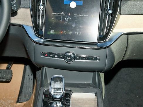 New 2026 Volvo XC90 B6 Plus w/ Protection Package Premier image 28