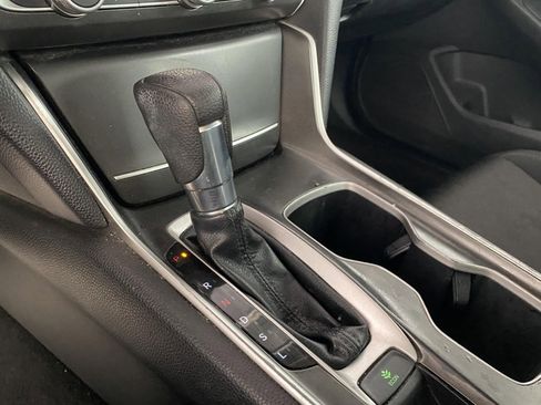 Used 2018 Honda Accord LX image 19