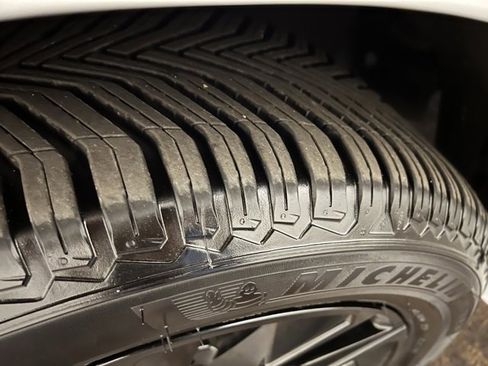 Used 2025 GMC Savana 2500 w/ Driver Convenience Package image 11