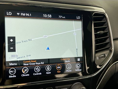 Used 2022 Jeep Grand Cherokee Limited image 12