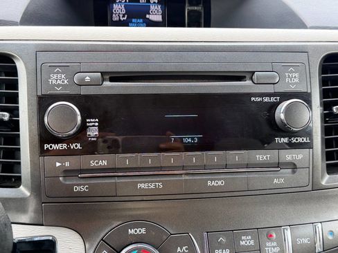 Used 2013 Toyota Sienna LE image 36