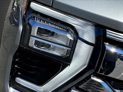 Used 2025 Chevrolet Silverado 2500 High Country w/ Technology Package AWD/4WD image 23