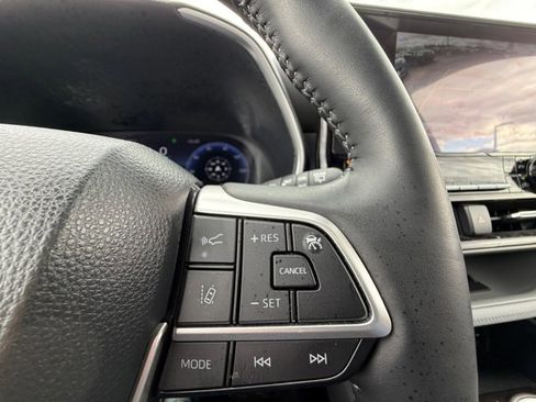 Used 2023 Toyota Highlander Limited AWD/4WD image 25