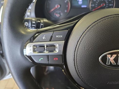 Used 2017 Kia Cadenza Premium w/ Luxury Package image 19