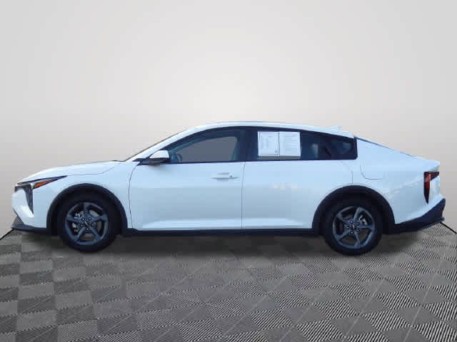 Used 2025 Kia K4 FWD image 2