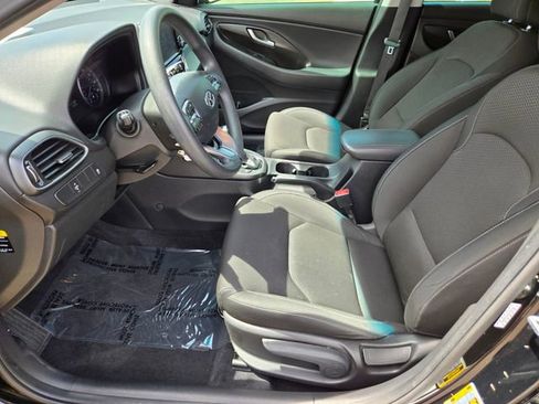 Used 2020 Hyundai Elantra GT FWD image 13
