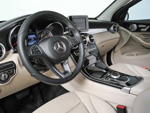 Used 2018 Mercedes-Benz GLC 300 4MATIC image 4