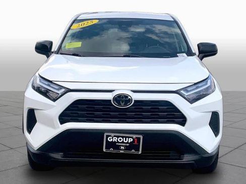 Used 2025 Toyota RAV4 LE AWD/4WD image 4