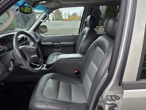 Used 2004 Ford Explorer Sport Trac 4x4 image 10