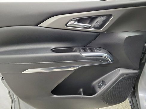 Certified 2025 Chevrolet Traverse LT image 17