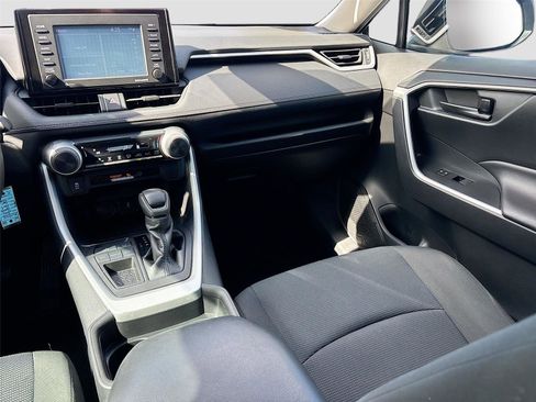 Used 2021 Toyota RAV4 LE image 25