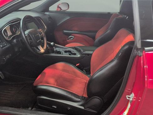 Used 2016 Dodge Challenger R/T Scat Pack w/ Leather Interior Group RWD image 8