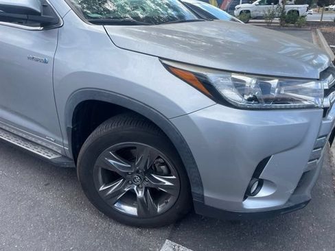 Used 2018 Toyota Highlander Limited Platinum AWD/4WD image 19