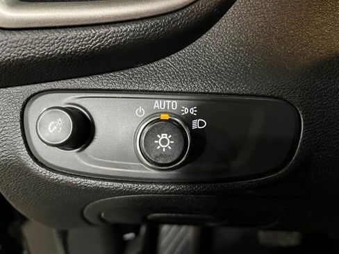 Used 2017 Chevrolet Trax LT w/ LT Convenience Package AWD/4WD image 16