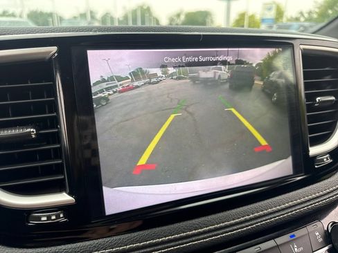 Used 2021 Chrysler Pacifica Touring-L w/ Uconnect Theater Family Group FWD image 34