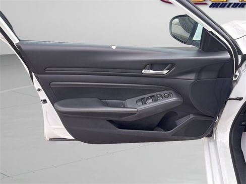 Used 2020 Nissan Altima 2.5 S image 6