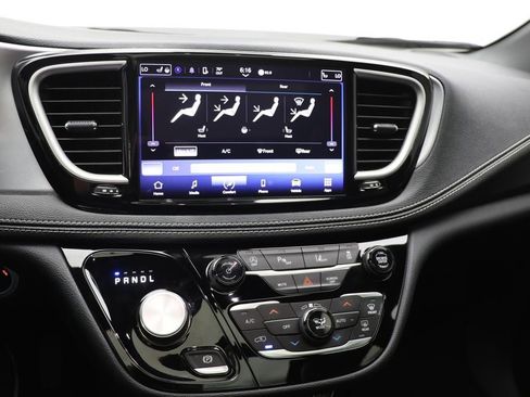 Used 2023 Chrysler Pacifica Touring-L w/ S Appearance Package image 21