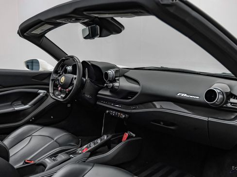 Used 2022 Ferrari F8 Tributo RWD image 58