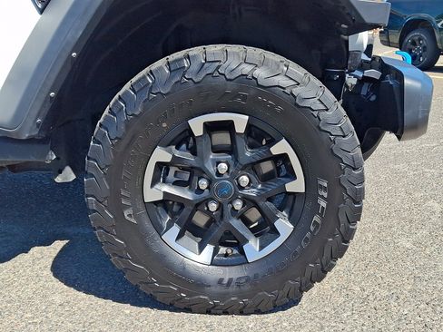 Used 2024 Jeep Wrangler Unlimited Rubicon 4xe AWD/4WD image 7
