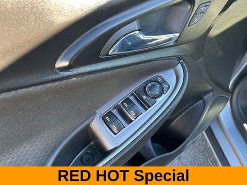 Used 2023 Chevrolet Malibu LT FWD image 13