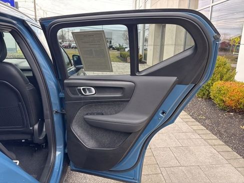 Used 2025 Volvo XC40 B5 Plus AWD/4WD image 13