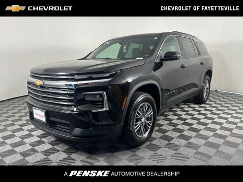 Used 2024 Chevrolet Traverse LT w/ Enhanced Driving Package FWD image 1