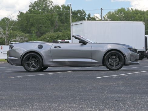 Used 2021 Chevrolet Camaro LT RWD image 5
