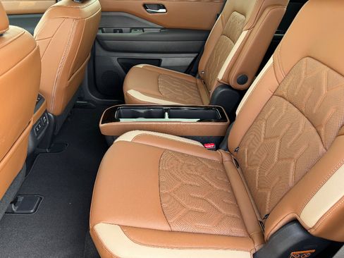 New 2026 Nissan Pathfinder Platinum AWD/4WD image 15
