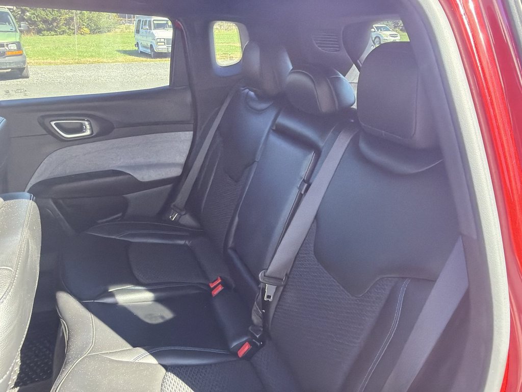 Used 2023 Jeep Compass Latitude w/ Convenience Group AWD/4WD image 22