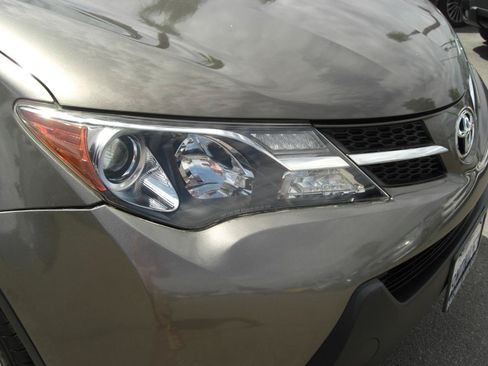 Used 2015 Toyota RAV4 LE FWD image 19