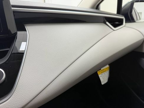 Used 2025 Toyota Corolla LE image 23