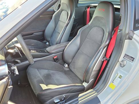 Used 2018 Porsche 911 Targa 4 GTS image 5