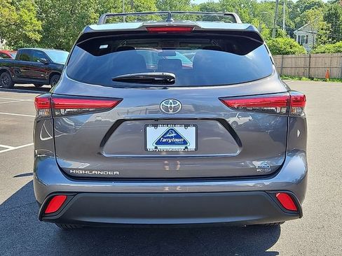 Used 2023 Toyota Highlander L AWD/4WD image 5