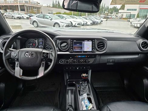 Used 2021 Toyota Tacoma TRD Off-Road w/ TRD Premium Off Road Package image 18